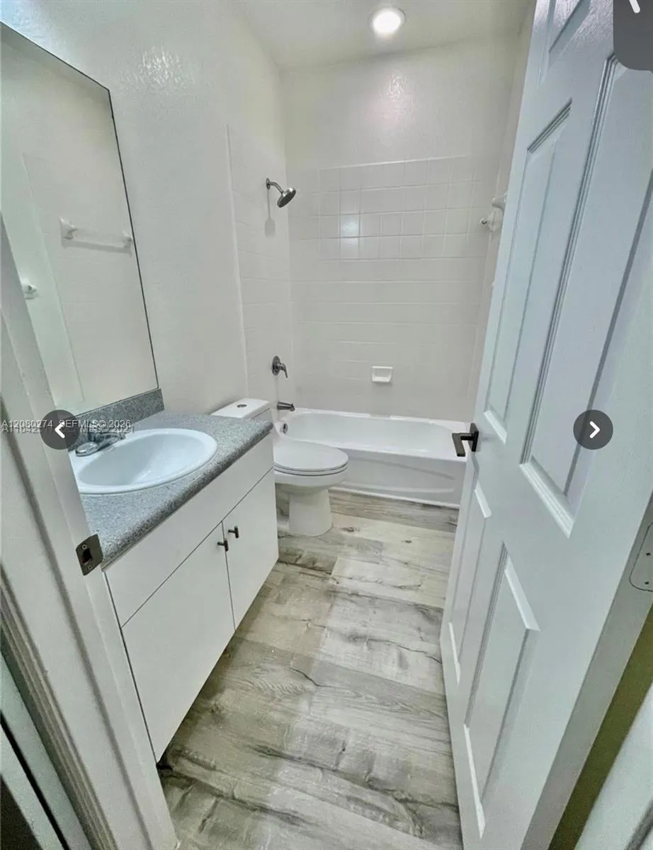 10902 NW 83 St #219 Doral, FL 33178