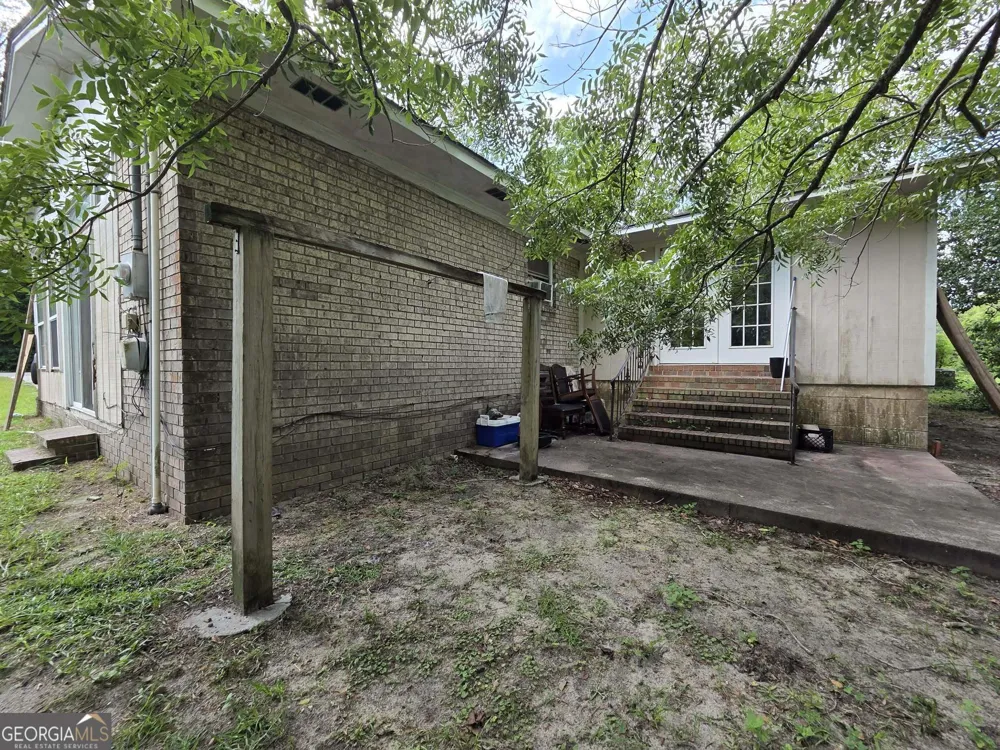 9 S College ST Claxton, GA 30417