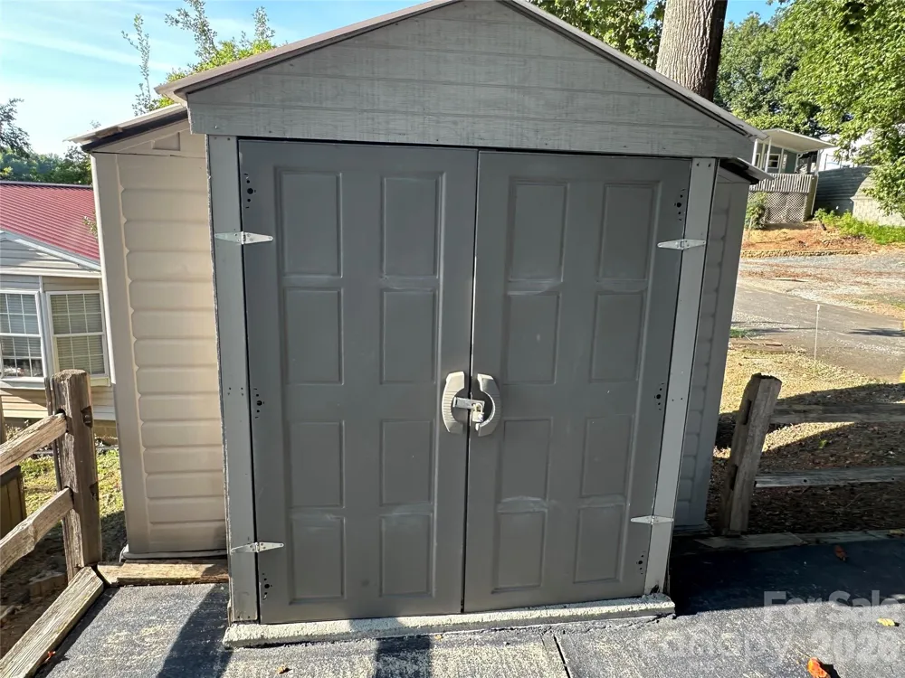 135 Clubhouse Drive Extension New London, NC 28127