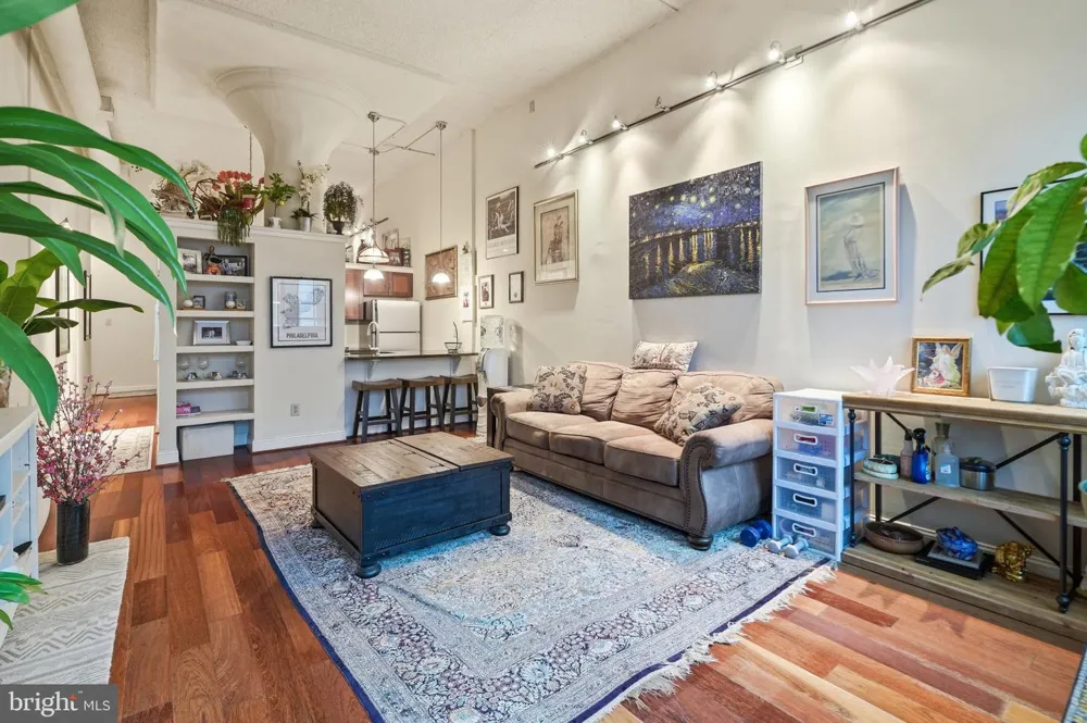 2429 LOCUST STREET #608 Philadelphia, PA 19103