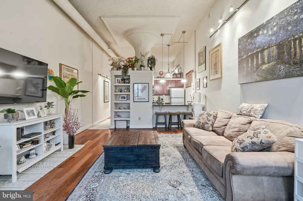 2429 LOCUST STREET #608 Philadelphia, PA 19103