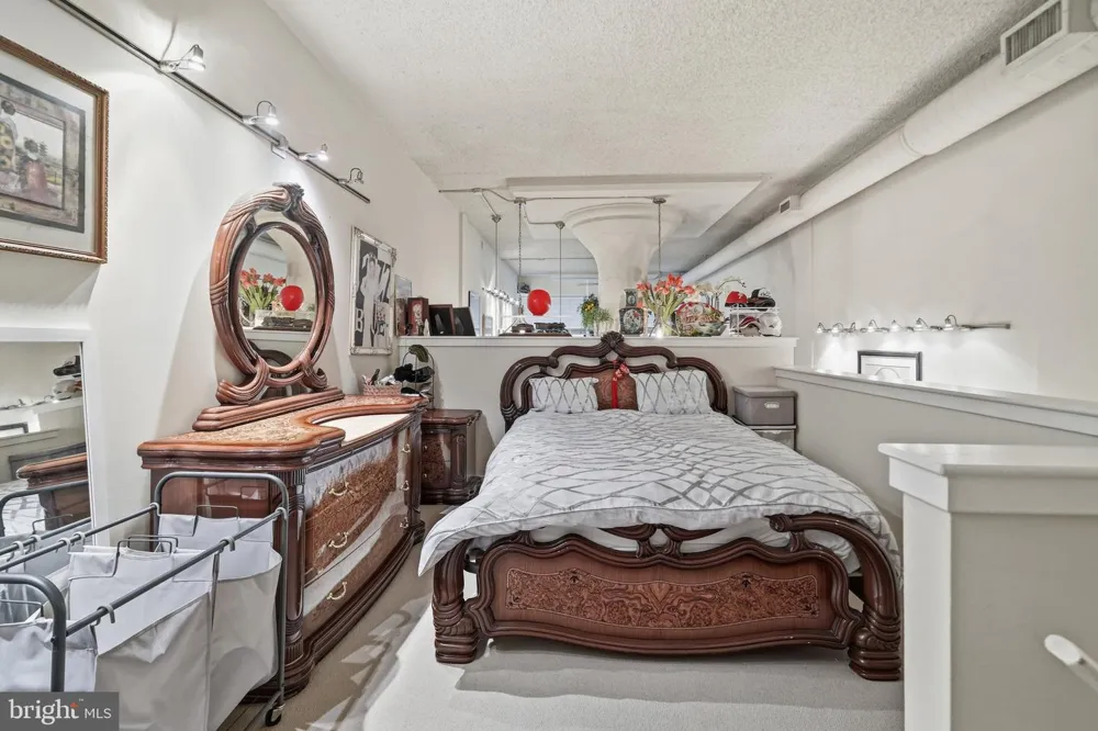 2429 LOCUST STREET #608 Philadelphia, PA 19103