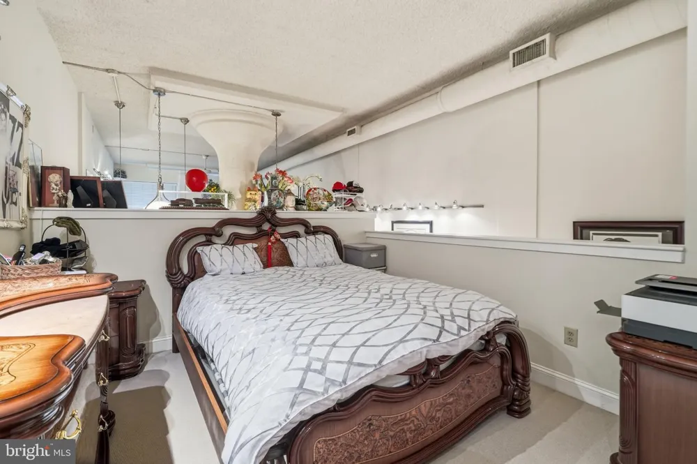 2429 LOCUST STREET #608 Philadelphia, PA 19103
