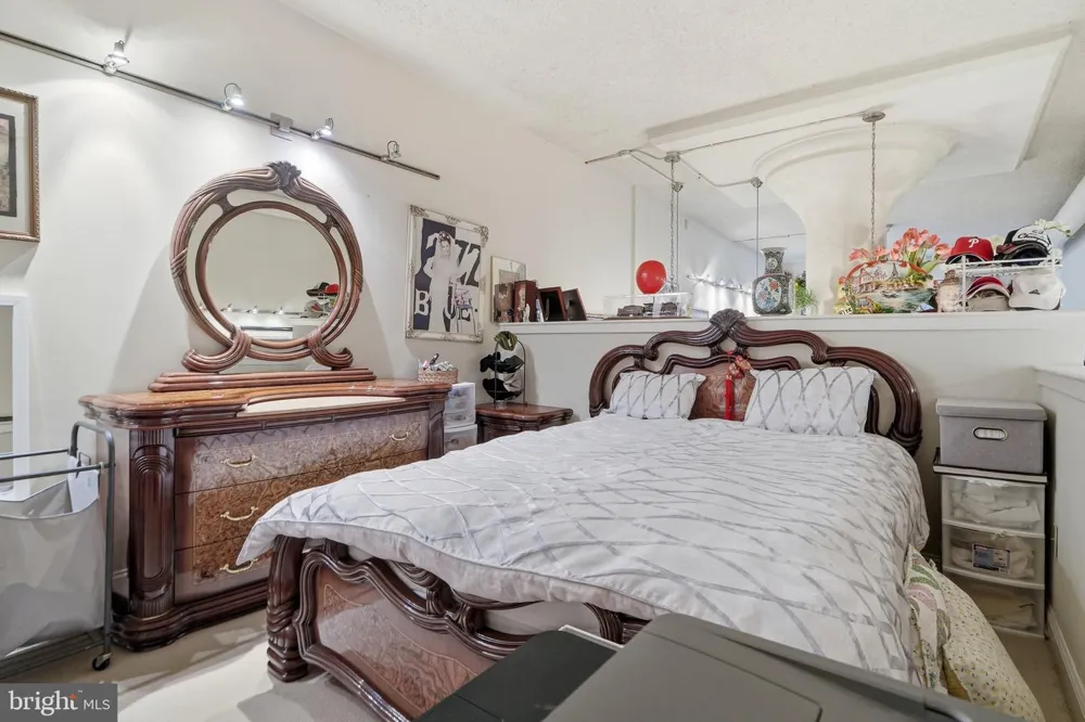 2429 LOCUST STREET #608 Philadelphia, PA 19103