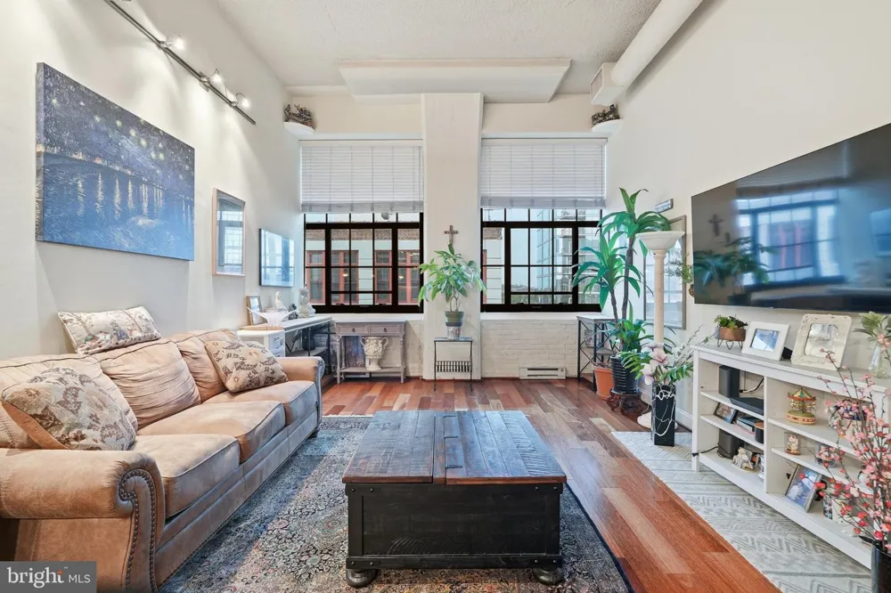 2429 LOCUST STREET #608 Philadelphia, PA 19103