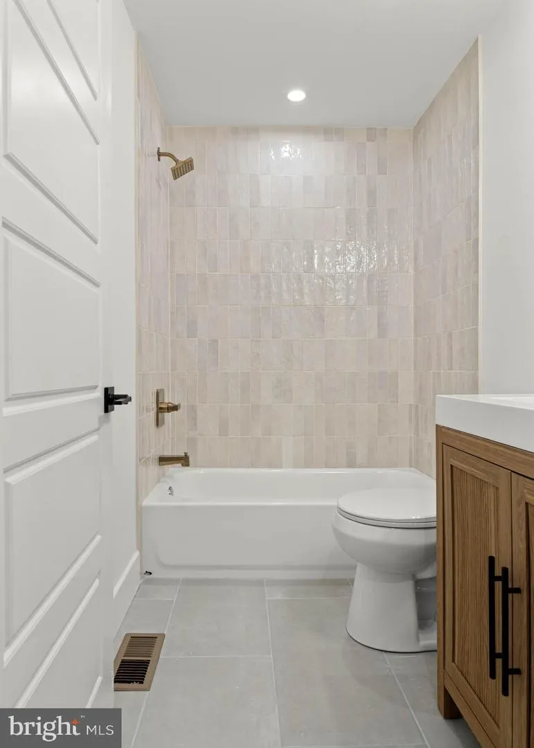 337 E 9TH AVENUE Conshohocken, PA 19428