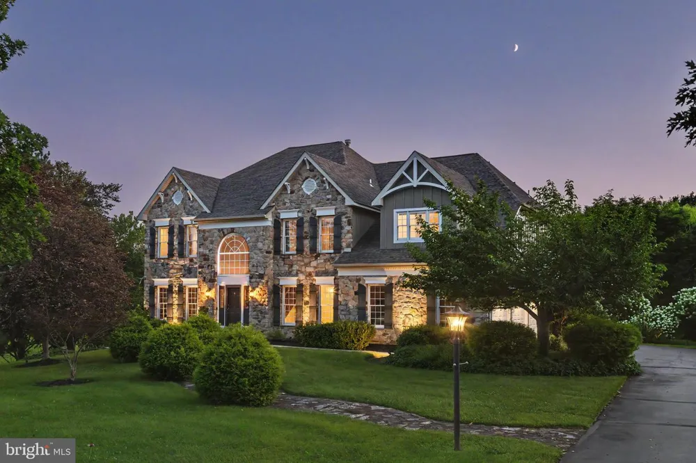 9 SUNRISE DRIVE Doylestown, PA 18901