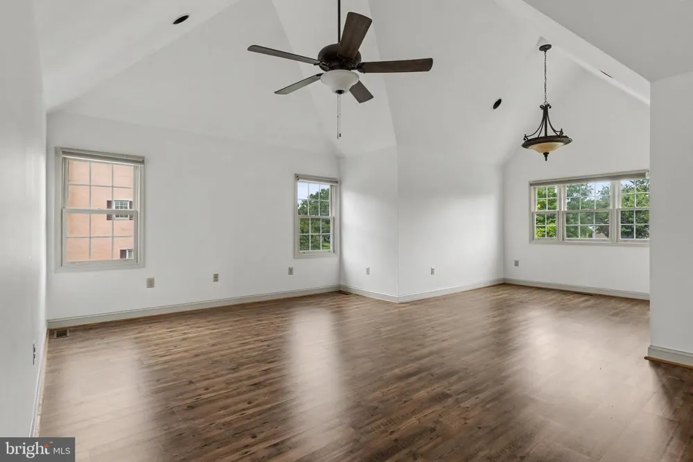 9 SUNRISE DRIVE Doylestown, PA 18901