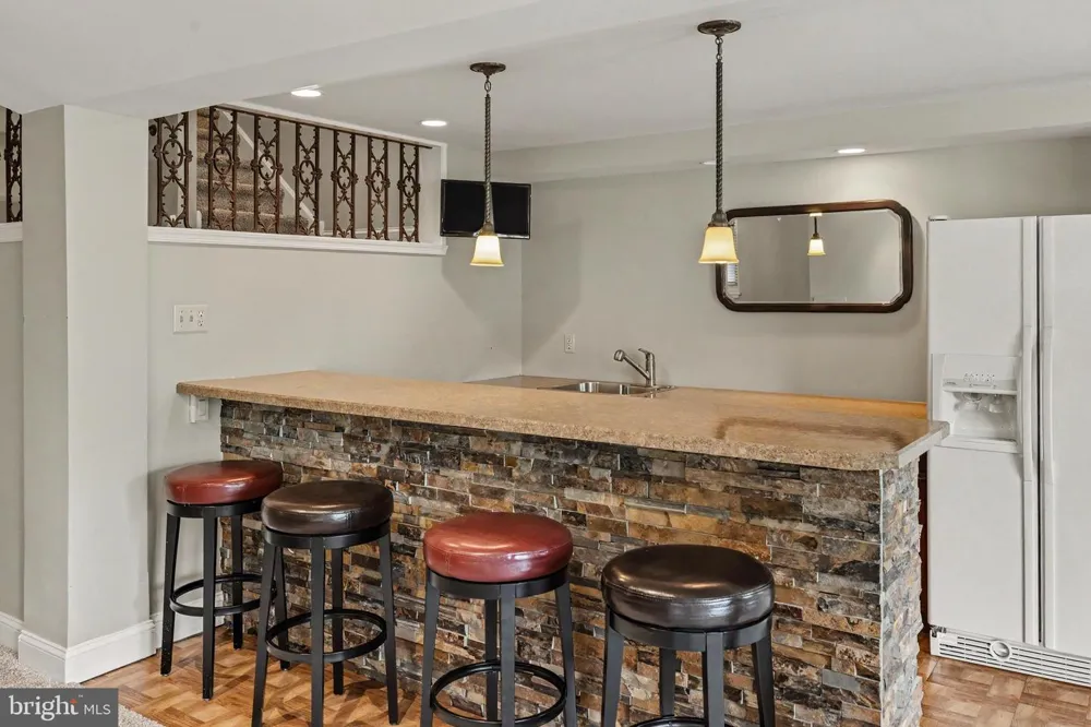9 SUNRISE DRIVE Doylestown, PA 18901