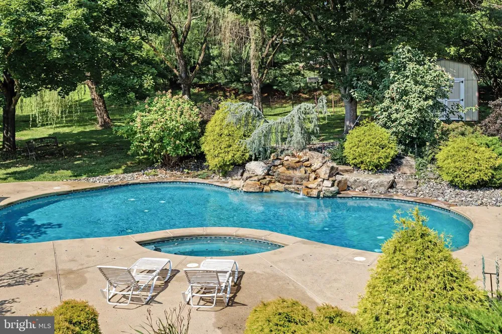 9 SUNRISE DRIVE Doylestown, PA 18901