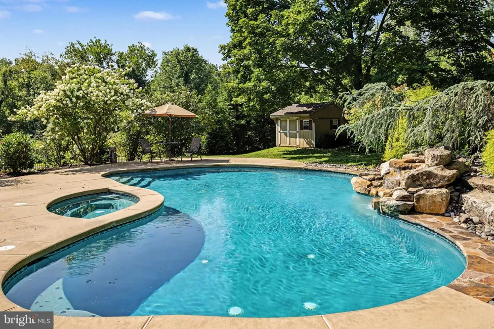 9 SUNRISE DRIVE Doylestown, PA 18901