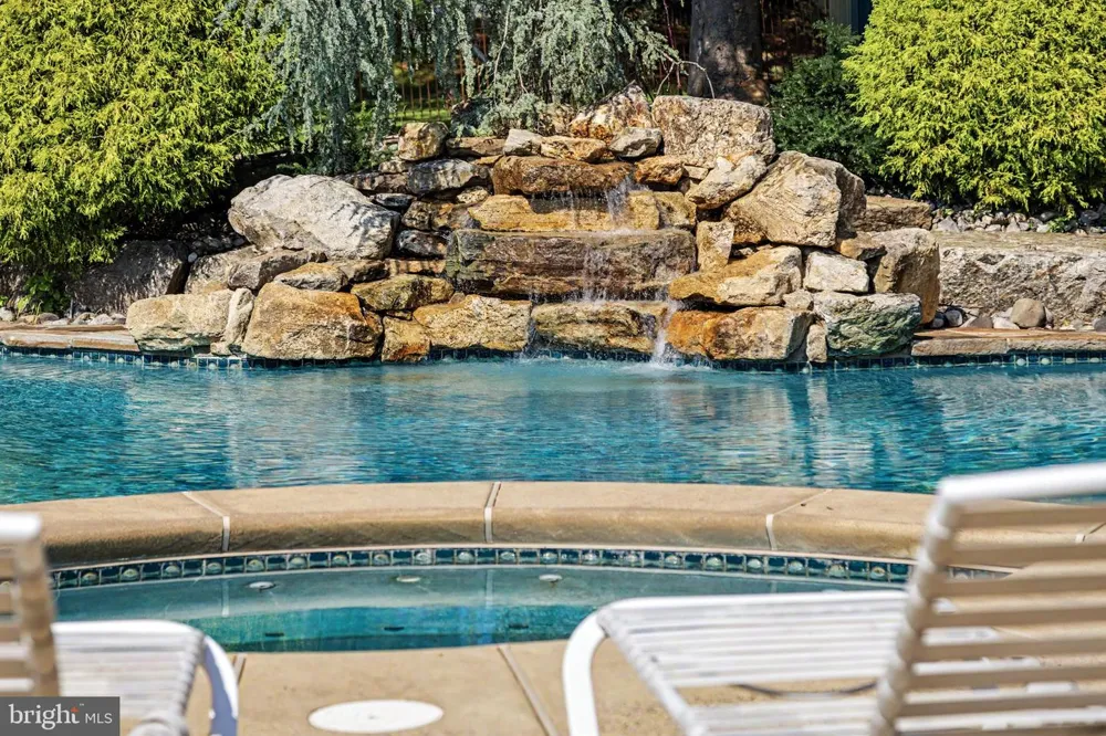 9 SUNRISE DRIVE Doylestown, PA 18901