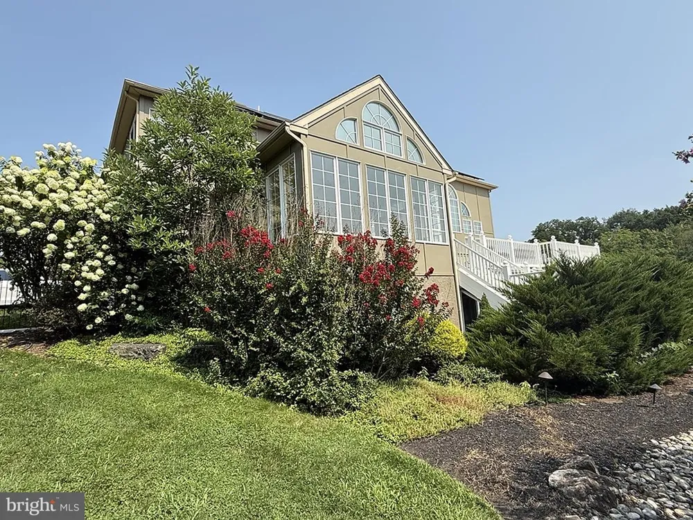 9 SUNRISE DRIVE Doylestown, PA 18901