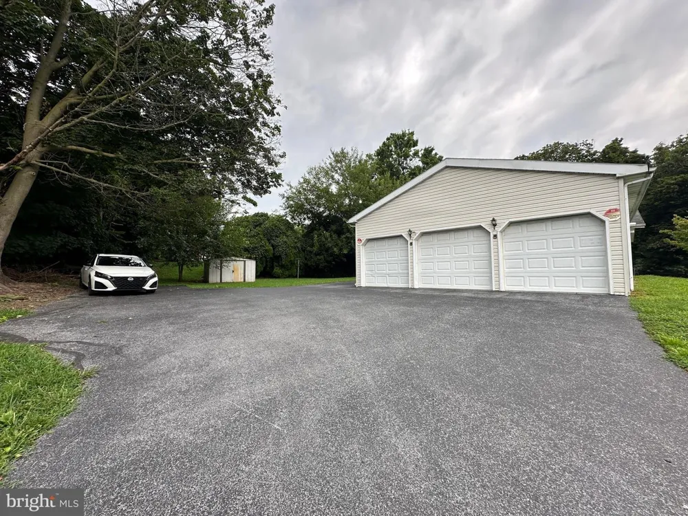 11539 WESTMINSTER DRIVE Waynesboro, PA 17268