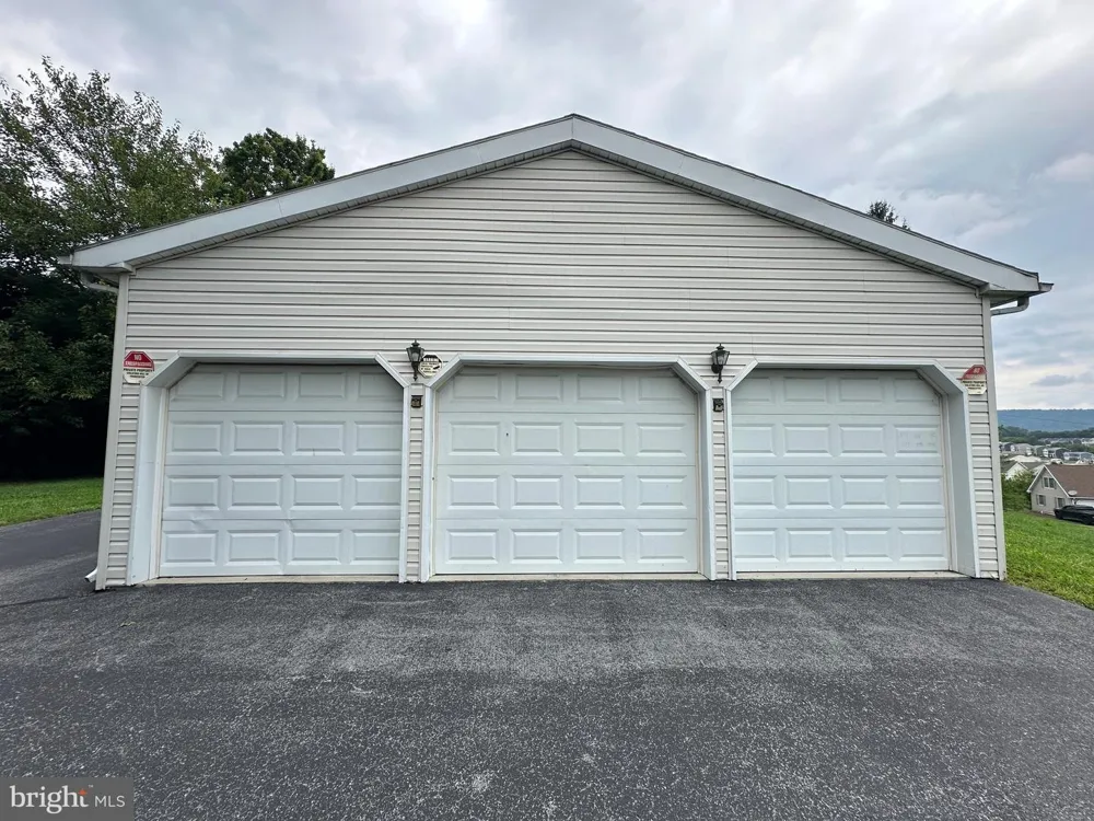 11539 WESTMINSTER DRIVE Waynesboro, PA 17268