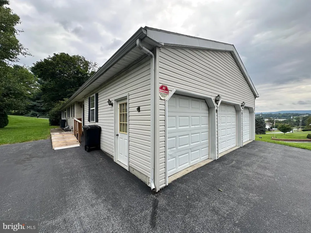 11539 WESTMINSTER DRIVE Waynesboro, PA 17268
