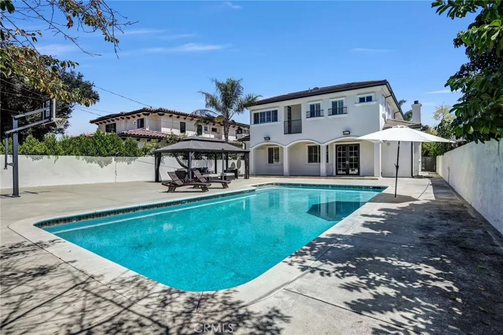 2801 Holly Arcadia, CA 91007