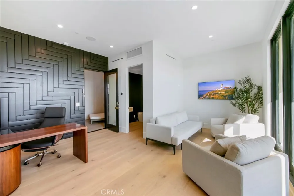 816 Pacific Coast Highway Huntington Beach, CA 92648