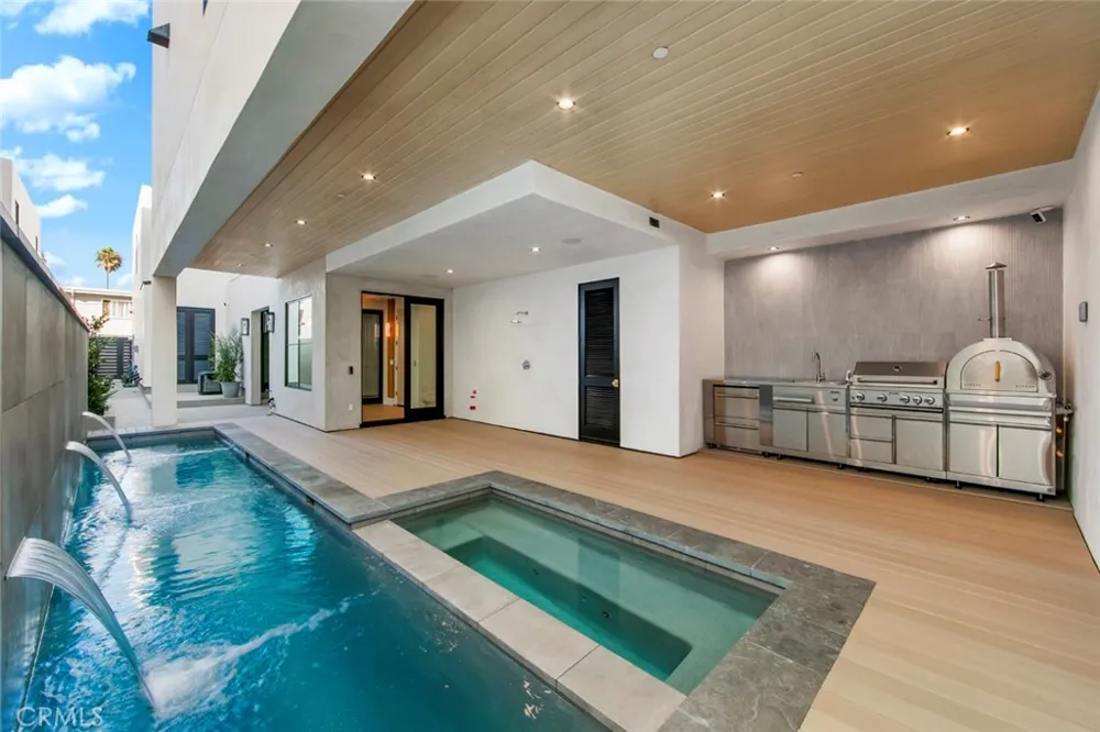 816 Pacific Coast Highway Huntington Beach, CA 92648
