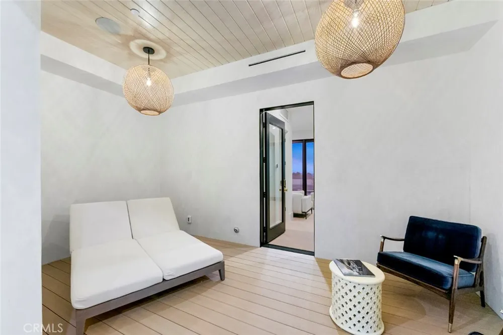 816 Pacific Coast Highway Huntington Beach, CA 92648