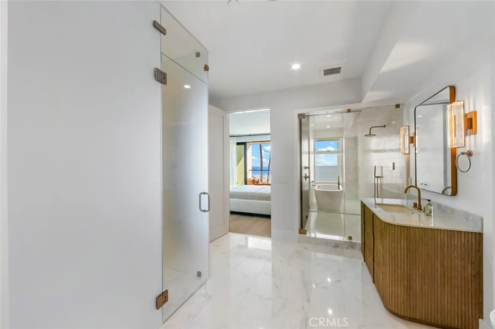 816 Pacific Coast Highway Huntington Beach, CA 92648