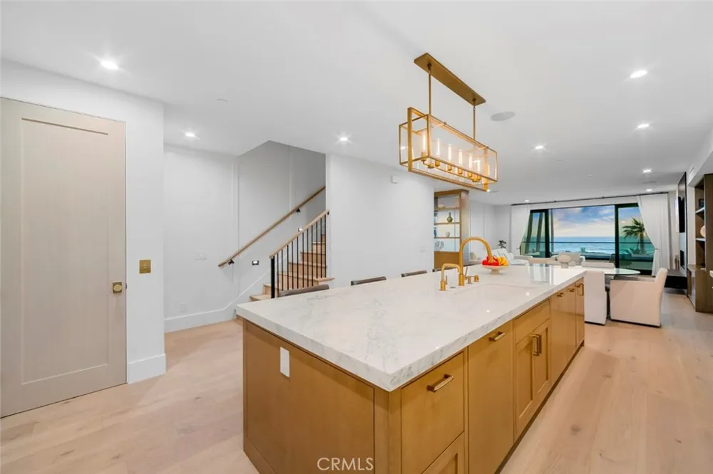 816 Pacific Coast Highway Huntington Beach, CA 92648