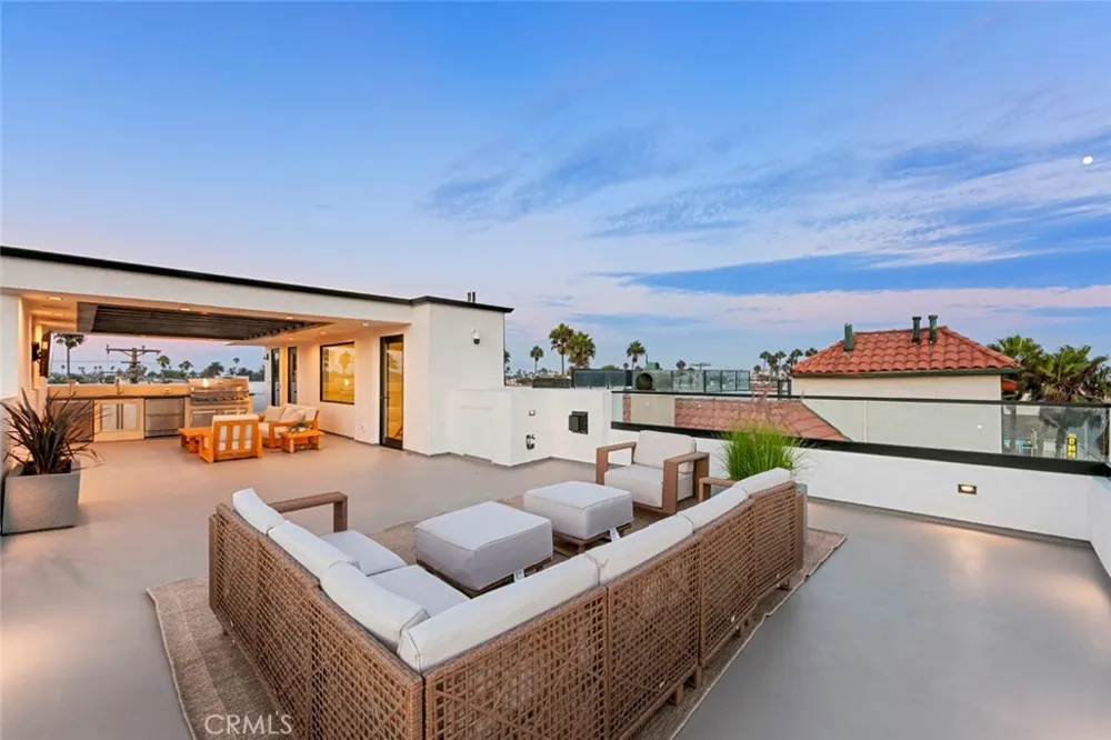816 Pacific Coast Highway Huntington Beach, CA 92648