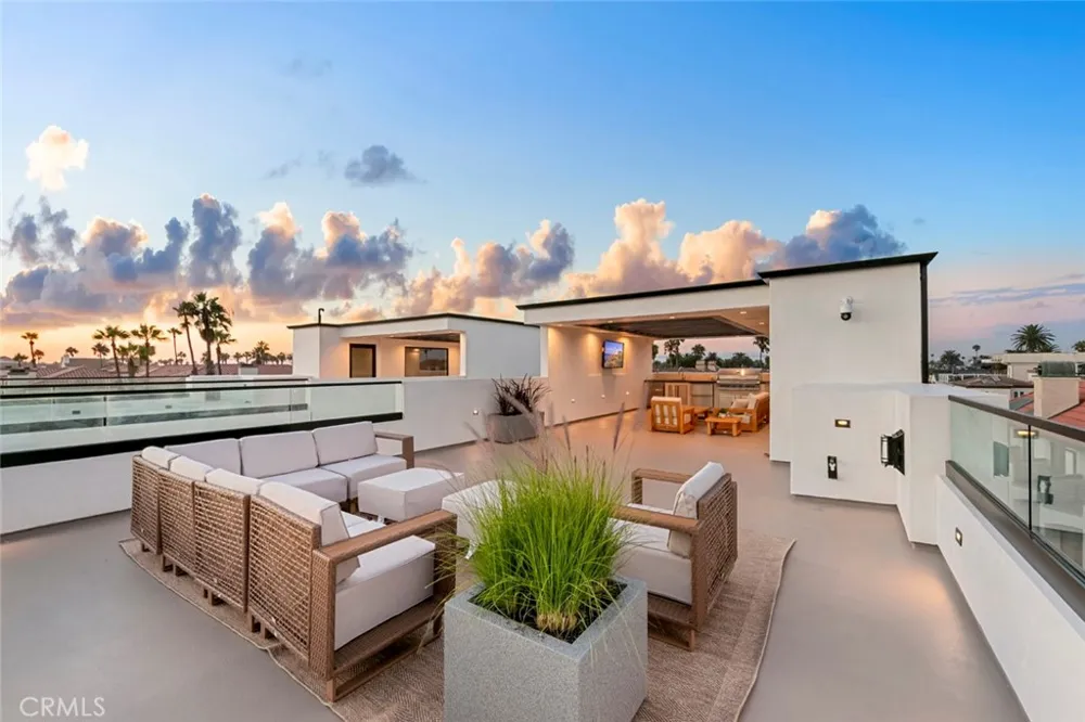 816 Pacific Coast Highway Huntington Beach, CA 92648