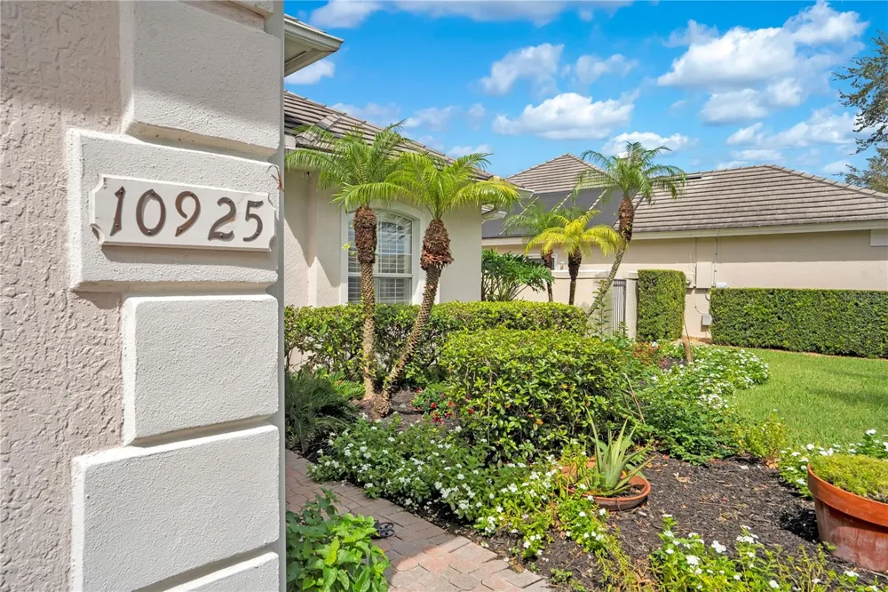 10925 WOODCHASE CIRCLE Orlando, FL 32836