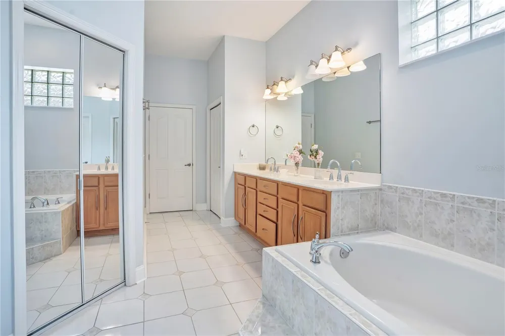 10925 WOODCHASE CIRCLE Orlando, FL 32836
