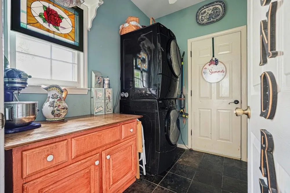 1313 Amberwood Drive Woodstock, GA 30189