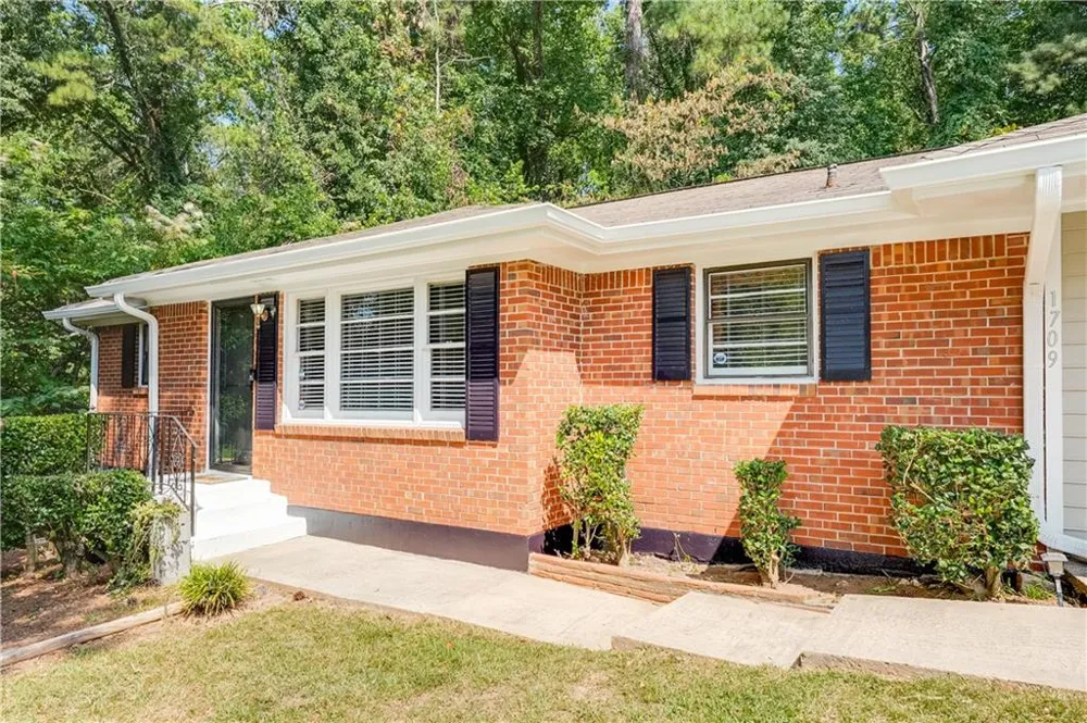 1709 Lee Street Decatur, GA 30035