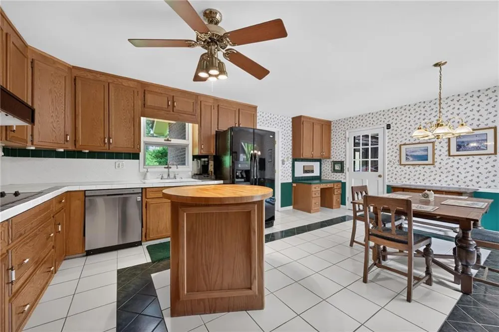115 Farmstead Lane Roswell, GA 30075