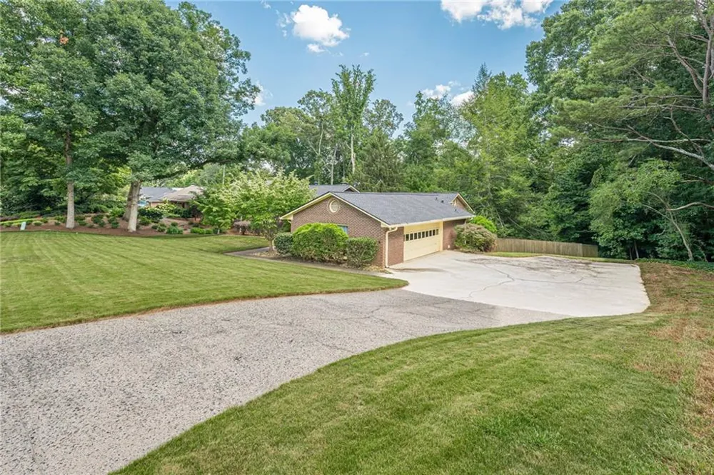 115 Farmstead Lane Roswell, GA 30075