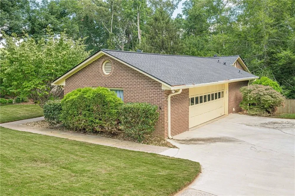 115 Farmstead Lane Roswell, GA 30075