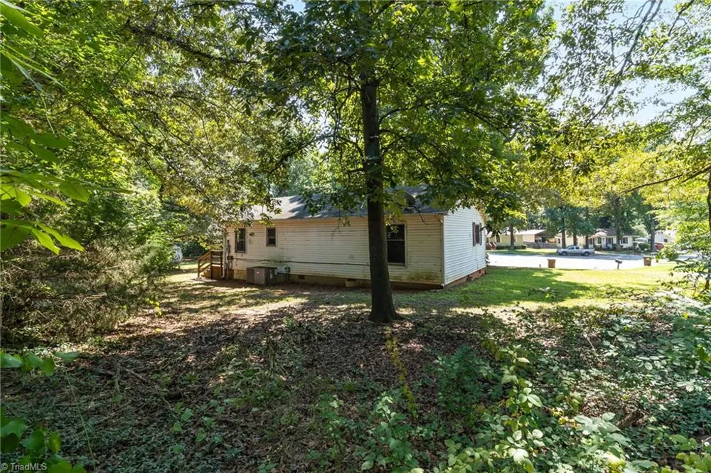 1719 Oneka Avenue High Point, NC 27260