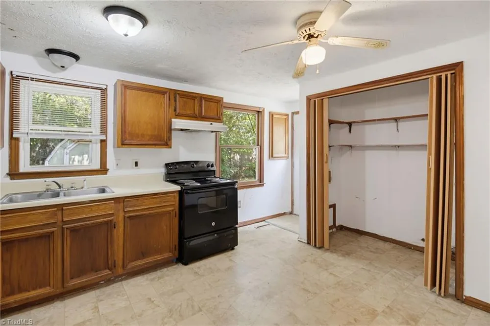 1719 Oneka Avenue High Point, NC 27260