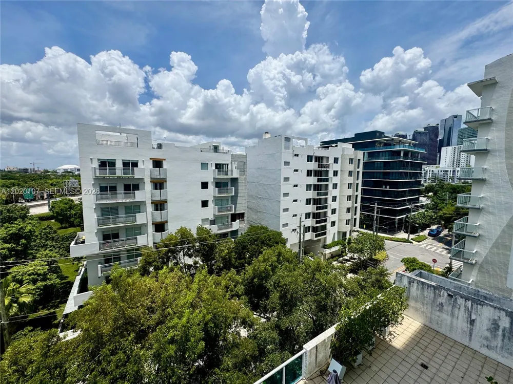 1723 SW 2nd Ave #704 Miami, FL 33129