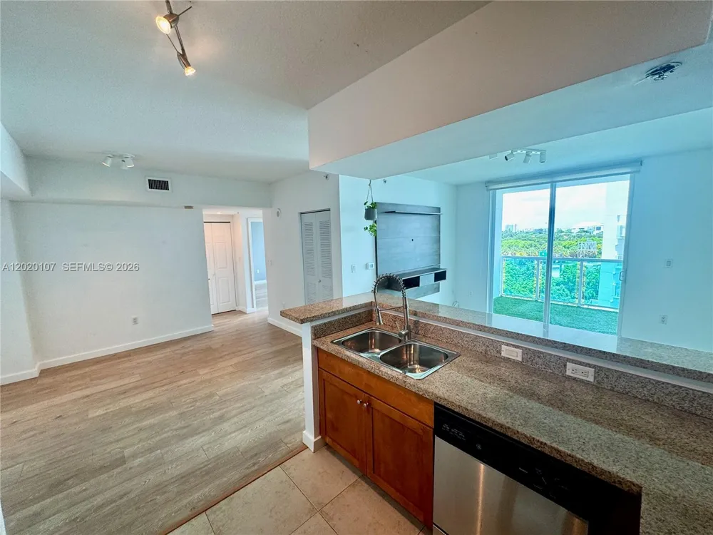 1723 SW 2nd Ave #704 Miami, FL 33129