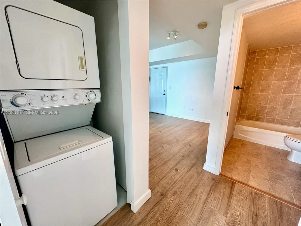 1723 SW 2nd Ave #704 Miami, FL 33129