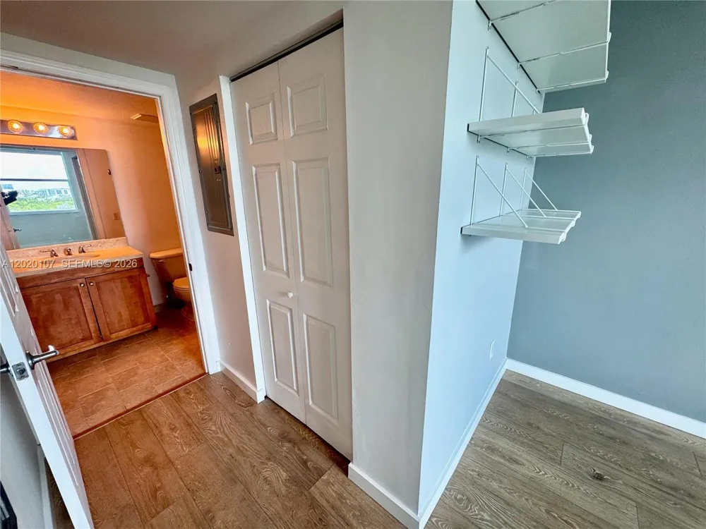 1723 SW 2nd Ave #704 Miami, FL 33129