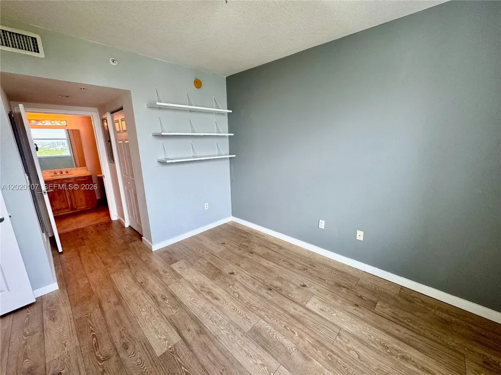 1723 SW 2nd Ave #704 Miami, FL 33129