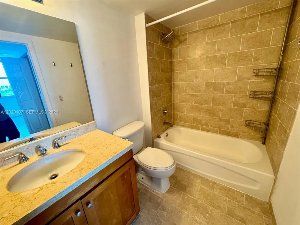 1723 SW 2nd Ave #704 Miami, FL 33129