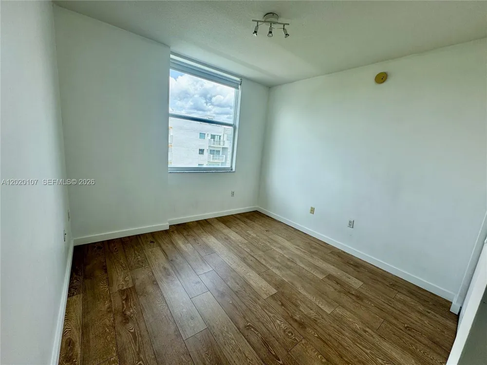1723 SW 2nd Ave #704 Miami, FL 33129
