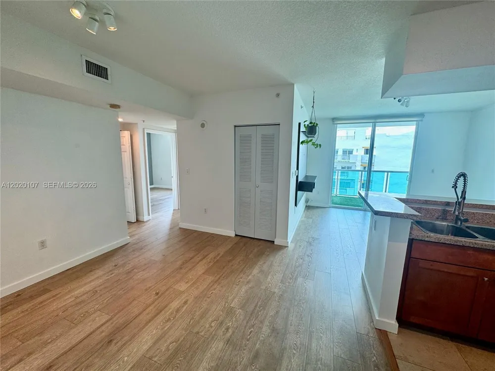 1723 SW 2nd Ave #704 Miami, FL 33129