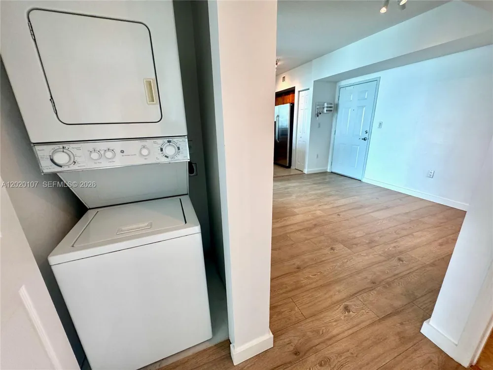 1723 SW 2nd Ave #704 Miami, FL 33129