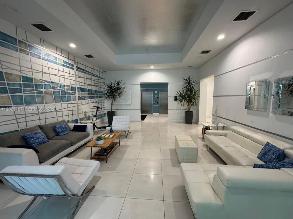 1723 SW 2nd Ave #704 Miami, FL 33129