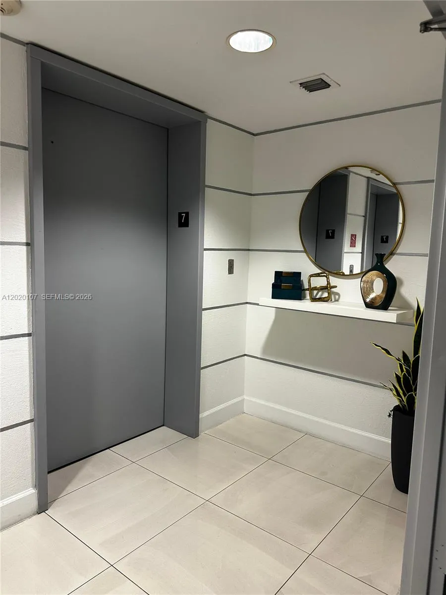 1723 SW 2nd Ave #704 Miami, FL 33129