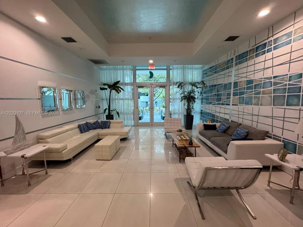 1723 SW 2nd Ave #704 Miami, FL 33129