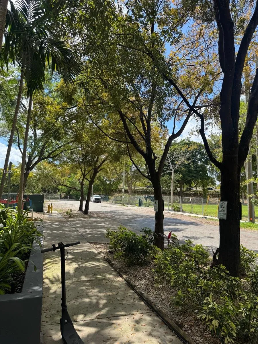 1723 SW 2nd Ave #704 Miami, FL 33129